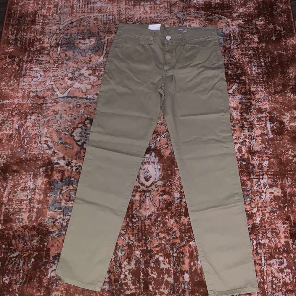 Khaki colored skinny pants in size 33x32